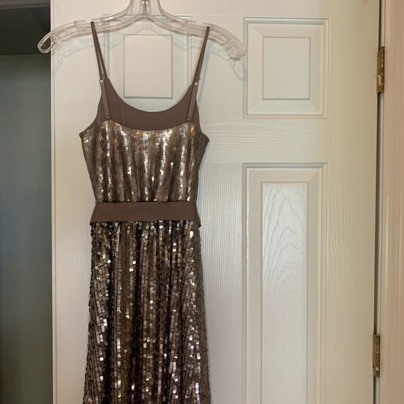 New Express Gold Sequin Dress size XS - Picture 2 of 6